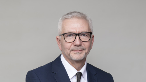 A headshot of Billy Garrett