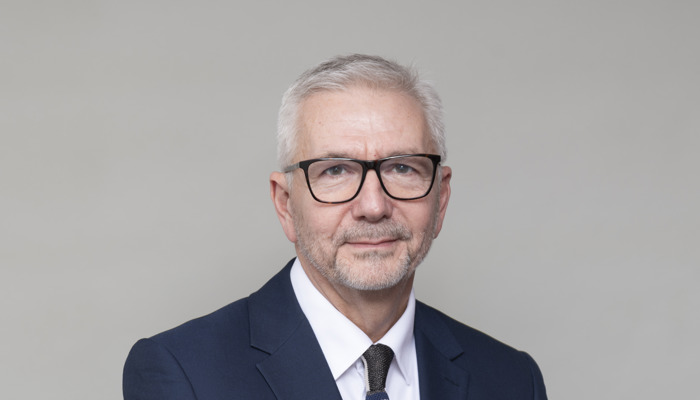 A headshot of Billy Garrett